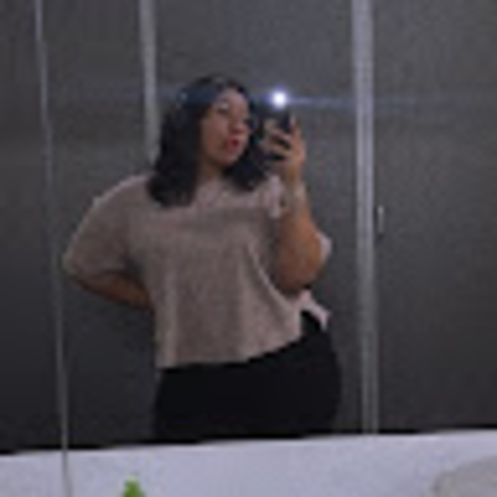 Meet your Posher, Alexis